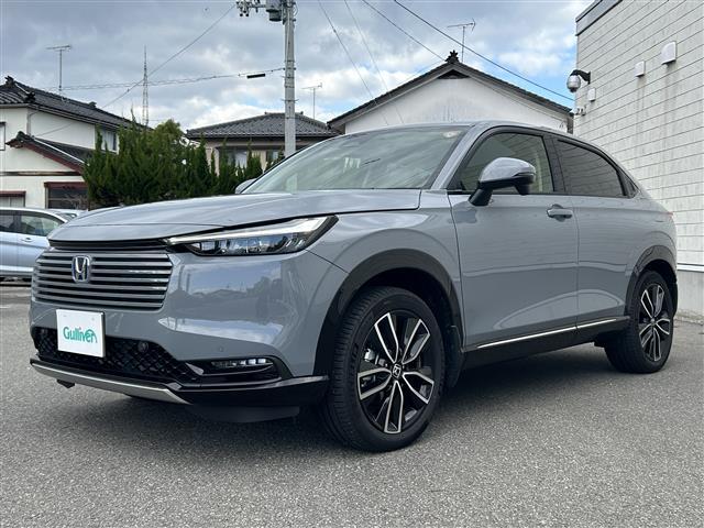 ヴェゼル ｅ：ＨＥＶ　Ｚ　４ＷＤ　純正ナビＴＶ　Ｂｌｕｅｔｏｏｔｈ　レーダークルーズコントロール　置くだけ充電　バックカメラ　ドライブレコーダー　電動リアゲート　ＥＴＣ　純正アルミ付きスタッドレス　ワンオーナー　禁煙（4枚目）