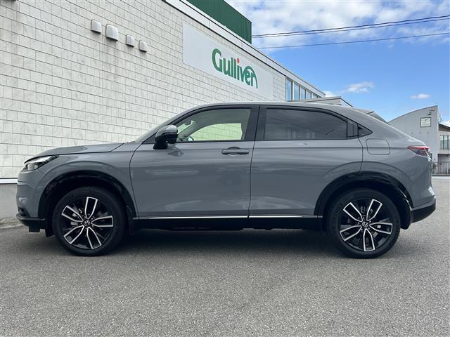 ヴェゼル ｅ：ＨＥＶ　Ｚ　４ＷＤ　純正ナビＴＶ　Ｂｌｕｅｔｏｏｔｈ　レーダークルーズコントロール　置くだけ充電　バックカメラ　ドライブレコーダー　電動リアゲート　ＥＴＣ　純正アルミ付きスタッドレス　ワンオーナー　禁煙（6枚目）