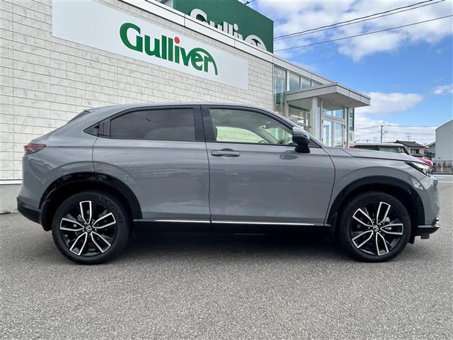 ヴェゼル ｅ：ＨＥＶ　Ｚ　４ＷＤ　純正ナビＴＶ　Ｂｌｕｅｔｏｏｔｈ　レーダークルーズコントロール　置くだけ充電　バックカメラ　ドライブレコーダー　電動リアゲート　ＥＴＣ　純正アルミ付きスタッドレス　ワンオーナー　禁煙（7枚目）