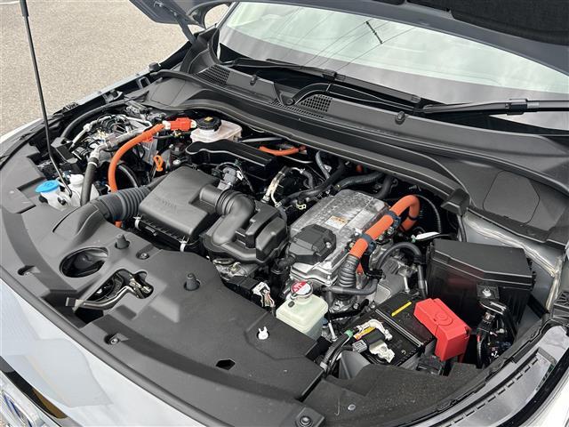 ヴェゼル ｅ：ＨＥＶ　Ｚ　４ＷＤ　純正ナビＴＶ　Ｂｌｕｅｔｏｏｔｈ　レーダークルーズコントロール　置くだけ充電　バックカメラ　ドライブレコーダー　電動リアゲート　ＥＴＣ　純正アルミ付きスタッドレス　ワンオーナー　禁煙（8枚目）