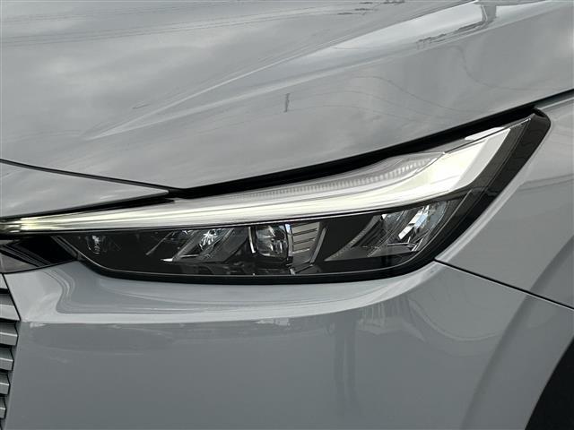 ヴェゼル ｅ：ＨＥＶ　Ｚ　４ＷＤ　純正ナビＴＶ　Ｂｌｕｅｔｏｏｔｈ　レーダークルーズコントロール　置くだけ充電　バックカメラ　ドライブレコーダー　電動リアゲート　ＥＴＣ　純正アルミ付きスタッドレス　ワンオーナー　禁煙（10枚目）