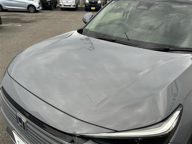 ヴェゼル ｅ：ＨＥＶ　Ｚ　４ＷＤ　純正ナビＴＶ　Ｂｌｕｅｔｏｏｔｈ　レーダークルーズコントロール　置くだけ充電　バックカメラ　ドライブレコーダー　電動リアゲート　ＥＴＣ　純正アルミ付きスタッドレス　ワンオーナー　禁煙（12枚目）