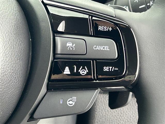 ヴェゼル ｅ：ＨＥＶ　Ｚ　４ＷＤ　純正ナビＴＶ　Ｂｌｕｅｔｏｏｔｈ　レーダークルーズコントロール　置くだけ充電　バックカメラ　ドライブレコーダー　電動リアゲート　ＥＴＣ　純正アルミ付きスタッドレス　ワンオーナー　禁煙（19枚目）