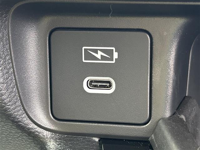 ヴェゼル ｅ：ＨＥＶ　Ｚ　４ＷＤ　純正ナビＴＶ　Ｂｌｕｅｔｏｏｔｈ　レーダークルーズコントロール　置くだけ充電　バックカメラ　ドライブレコーダー　電動リアゲート　ＥＴＣ　純正アルミ付きスタッドレス　ワンオーナー　禁煙（27枚目）