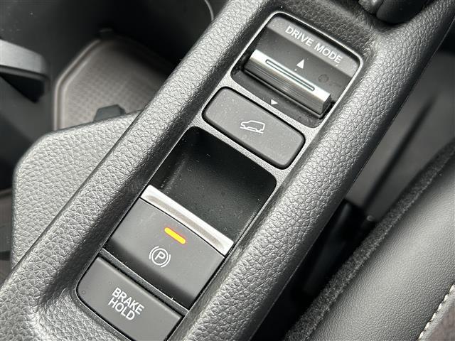 ヴェゼル ｅ：ＨＥＶ　Ｚ　４ＷＤ　純正ナビＴＶ　Ｂｌｕｅｔｏｏｔｈ　レーダークルーズコントロール　置くだけ充電　バックカメラ　ドライブレコーダー　電動リアゲート　ＥＴＣ　純正アルミ付きスタッドレス　ワンオーナー　禁煙（31枚目）