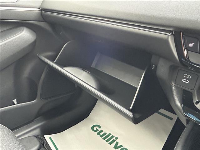 ヴェゼル ｅ：ＨＥＶ　Ｚ　４ＷＤ　純正ナビＴＶ　Ｂｌｕｅｔｏｏｔｈ　レーダークルーズコントロール　置くだけ充電　バックカメラ　ドライブレコーダー　電動リアゲート　ＥＴＣ　純正アルミ付きスタッドレス　ワンオーナー　禁煙（32枚目）