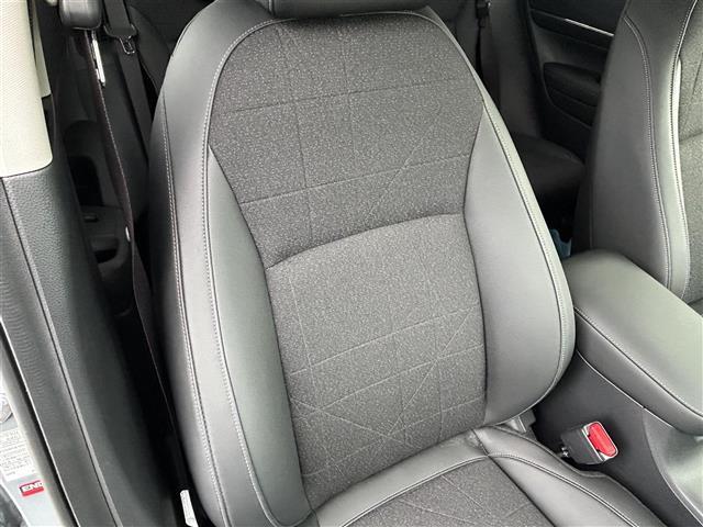 ヴェゼル ｅ：ＨＥＶ　Ｚ　４ＷＤ　純正ナビＴＶ　Ｂｌｕｅｔｏｏｔｈ　レーダークルーズコントロール　置くだけ充電　バックカメラ　ドライブレコーダー　電動リアゲート　ＥＴＣ　純正アルミ付きスタッドレス　ワンオーナー　禁煙（35枚目）