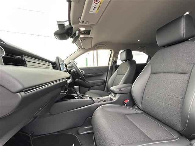 ヴェゼル ｅ：ＨＥＶ　Ｚ　４ＷＤ　純正ナビＴＶ　Ｂｌｕｅｔｏｏｔｈ　レーダークルーズコントロール　置くだけ充電　バックカメラ　ドライブレコーダー　電動リアゲート　ＥＴＣ　純正アルミ付きスタッドレス　ワンオーナー　禁煙（39枚目）