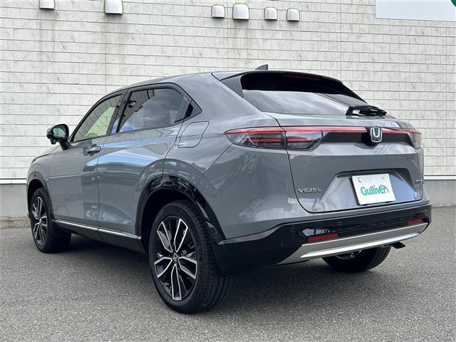 ヴェゼル ｅ：ＨＥＶ　Ｚ　４ＷＤ　純正ナビＴＶ　Ｂｌｕｅｔｏｏｔｈ　レーダークルーズコントロール　置くだけ充電　バックカメラ　ドライブレコーダー　電動リアゲート　ＥＴＣ　純正アルミ付きスタッドレス　ワンオーナー　禁煙（43枚目）