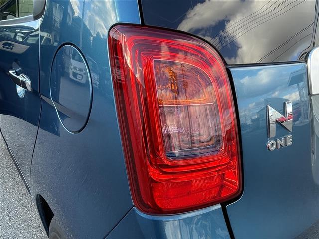 Ｎ－ＯＮＥ プレミアム　禁煙車　社外ＳＤナビ　フルセグＴＶ　ＡＭ／ＦＭ／Ｂｌｕｅｔｏｏｔｈ接続　衝突軽減ブレーキ　横滑り防止装置　純正１４インチアルミホイール　オートライト　純正フロアマット　純正ドアバイザー（11枚目）