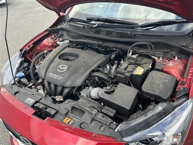 デミオ １５Ｓツーリング　４ＷＤ　純正ナビＦＭ／ＡＭ／Ｂｌｕｅｔｏｏｔｈ　スマートシティブレーキサポート　ＢＳＭシステム　車線逸脱防止装置　横滑り防止装置　バックカメラ　ＡＵＴＯライト　スペアキー　スマートキー　冬タイヤ積載（8枚目）