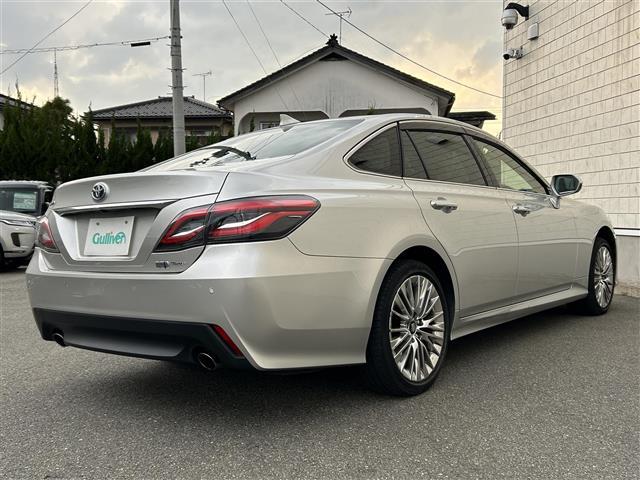 クラウンハイブリッド Ｓ　Ｆｏｕｒ　エレガンススタイルＩＩ　純正メーカーナビ　ミュージックプレイヤー接続可　バックカメラ　衝突被害軽減システム　レーダークルーズコントロール　ＥＴＣ　ドラレコ　スマートキー　パワーシート　ＬＥＤヘッドランプ　純正アルミ（5枚目）