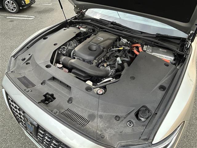 クラウンハイブリッド Ｓ　Ｆｏｕｒ　エレガンススタイルＩＩ　純正メーカーナビ　ミュージックプレイヤー接続可　バックカメラ　衝突被害軽減システム　レーダークルーズコントロール　ＥＴＣ　ドラレコ　スマートキー　パワーシート　ＬＥＤヘッドランプ　純正アルミ（8枚目）