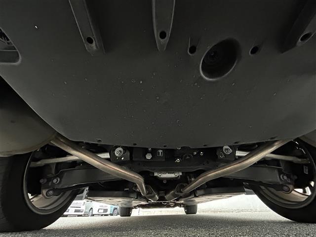 クラウンハイブリッド Ｓ　Ｆｏｕｒ　エレガンススタイルＩＩ　純正メーカーナビ　ミュージックプレイヤー接続可　バックカメラ　衝突被害軽減システム　レーダークルーズコントロール　ＥＴＣ　ドラレコ　スマートキー　パワーシート　ＬＥＤヘッドランプ　純正アルミ（9枚目）