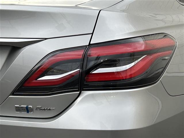 クラウンハイブリッド Ｓ　Ｆｏｕｒ　エレガンススタイルＩＩ　純正メーカーナビ　ミュージックプレイヤー接続可　バックカメラ　衝突被害軽減システム　レーダークルーズコントロール　ＥＴＣ　ドラレコ　スマートキー　パワーシート　ＬＥＤヘッドランプ　純正アルミ（11枚目）