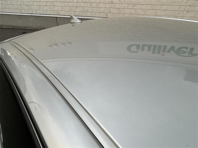 クラウンハイブリッド Ｓ　Ｆｏｕｒ　エレガンススタイルＩＩ　純正メーカーナビ　ミュージックプレイヤー接続可　バックカメラ　衝突被害軽減システム　レーダークルーズコントロール　ＥＴＣ　ドラレコ　スマートキー　パワーシート　ＬＥＤヘッドランプ　純正アルミ（13枚目）