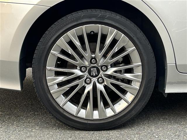 クラウンハイブリッド Ｓ　Ｆｏｕｒ　エレガンススタイルＩＩ　純正メーカーナビ　ミュージックプレイヤー接続可　バックカメラ　衝突被害軽減システム　レーダークルーズコントロール　ＥＴＣ　ドラレコ　スマートキー　パワーシート　ＬＥＤヘッドランプ　純正アルミ（15枚目）