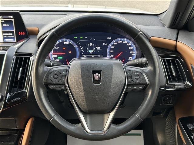 クラウンハイブリッド Ｓ　Ｆｏｕｒ　エレガンススタイルＩＩ　純正メーカーナビ　ミュージックプレイヤー接続可　バックカメラ　衝突被害軽減システム　レーダークルーズコントロール　ＥＴＣ　ドラレコ　スマートキー　パワーシート　ＬＥＤヘッドランプ　純正アルミ（17枚目）