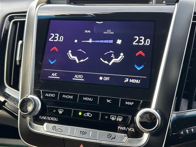 クラウンハイブリッド Ｓ　Ｆｏｕｒ　エレガンススタイルＩＩ　純正メーカーナビ　ミュージックプレイヤー接続可　バックカメラ　衝突被害軽減システム　レーダークルーズコントロール　ＥＴＣ　ドラレコ　スマートキー　パワーシート　ＬＥＤヘッドランプ　純正アルミ（26枚目）