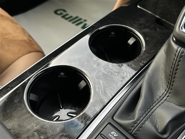 クラウンハイブリッド Ｓ　Ｆｏｕｒ　エレガンススタイルＩＩ　純正メーカーナビ　ミュージックプレイヤー接続可　バックカメラ　衝突被害軽減システム　レーダークルーズコントロール　ＥＴＣ　ドラレコ　スマートキー　パワーシート　ＬＥＤヘッドランプ　純正アルミ（27枚目）