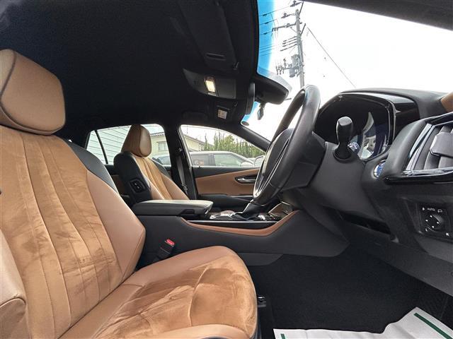 クラウンハイブリッド Ｓ　Ｆｏｕｒ　エレガンススタイルＩＩ　純正メーカーナビ　ミュージックプレイヤー接続可　バックカメラ　衝突被害軽減システム　レーダークルーズコントロール　ＥＴＣ　ドラレコ　スマートキー　パワーシート　ＬＥＤヘッドランプ　純正アルミ（36枚目）