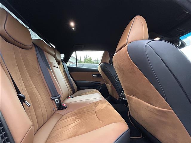 クラウンハイブリッド Ｓ　Ｆｏｕｒ　エレガンススタイルＩＩ　純正メーカーナビ　ミュージックプレイヤー接続可　バックカメラ　衝突被害軽減システム　レーダークルーズコントロール　ＥＴＣ　ドラレコ　スマートキー　パワーシート　ＬＥＤヘッドランプ　純正アルミ（37枚目）