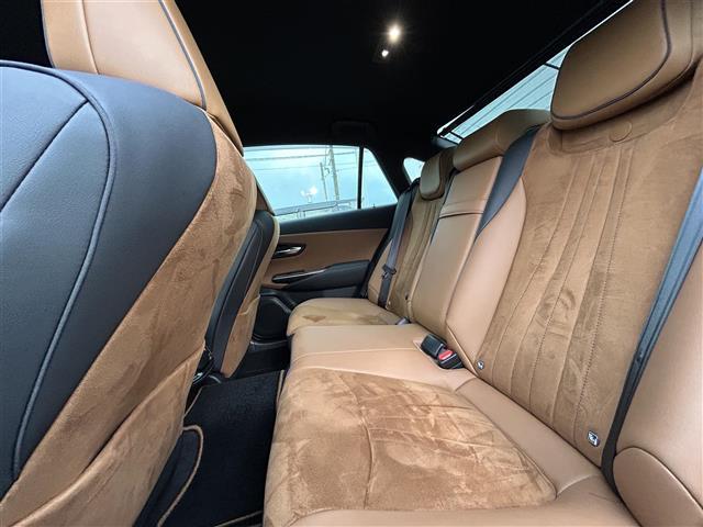 クラウンハイブリッド Ｓ　Ｆｏｕｒ　エレガンススタイルＩＩ　純正メーカーナビ　ミュージックプレイヤー接続可　バックカメラ　衝突被害軽減システム　レーダークルーズコントロール　ＥＴＣ　ドラレコ　スマートキー　パワーシート　ＬＥＤヘッドランプ　純正アルミ（38枚目）