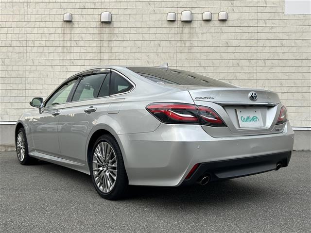 クラウンハイブリッド Ｓ　Ｆｏｕｒ　エレガンススタイルＩＩ　純正メーカーナビ　ミュージックプレイヤー接続可　バックカメラ　衝突被害軽減システム　レーダークルーズコントロール　ＥＴＣ　ドラレコ　スマートキー　パワーシート　ＬＥＤヘッドランプ　純正アルミ（43枚目）