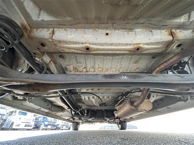 Ｎ－ＢＯＸカスタム Ｇ・Ｌパッケージ　ＳＤナビＴＶ　左側パワースライドドア　スマートキー　フルセグＴＶ　Ｂｌｕｅｔｏｏｔｈ　ＤＶＤ再生　横滑り防止装置　盗難防止装置　社外１４インチアルミ　ディスチャージヘッドライト（9枚目）