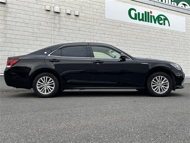 クラウンハイブリッド ロイヤル　Ｆｏｕｒ　４ＷＤ　純正ＳＤナビ　Ｂｌｕｅｔｏｏｔｈ　バックカメラ　クルーズコントロール　オートライト　横滑り防止装置　盗難防止装置　純正１６インチホイール　スマートキー　プッシュスタート　取扱説明書（8枚目）