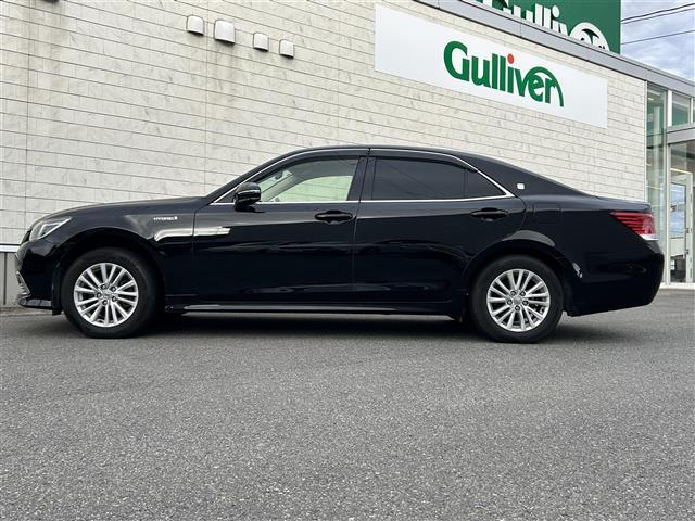 クラウンハイブリッド ロイヤル　Ｆｏｕｒ　４ＷＤ　純正ＳＤナビ　Ｂｌｕｅｔｏｏｔｈ　バックカメラ　クルーズコントロール　オートライト　横滑り防止装置　盗難防止装置　純正１６インチホイール　スマートキー　プッシュスタート　取扱説明書（9枚目）