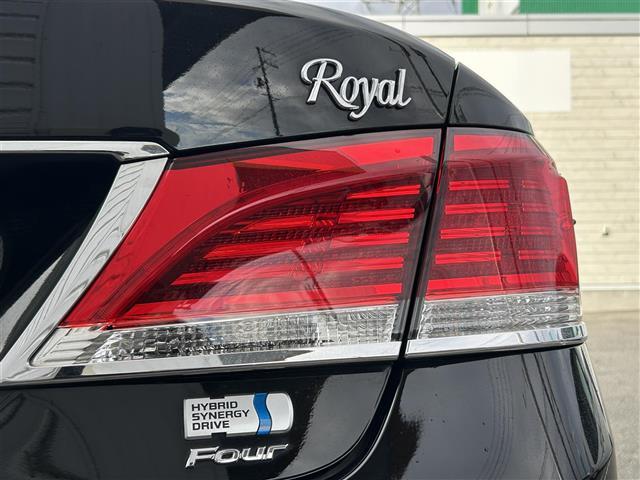 クラウンハイブリッド ロイヤル　Ｆｏｕｒ　４ＷＤ　純正ＳＤナビ　Ｂｌｕｅｔｏｏｔｈ　バックカメラ　クルーズコントロール　オートライト　横滑り防止装置　盗難防止装置　純正１６インチホイール　スマートキー　プッシュスタート　取扱説明書（16枚目）