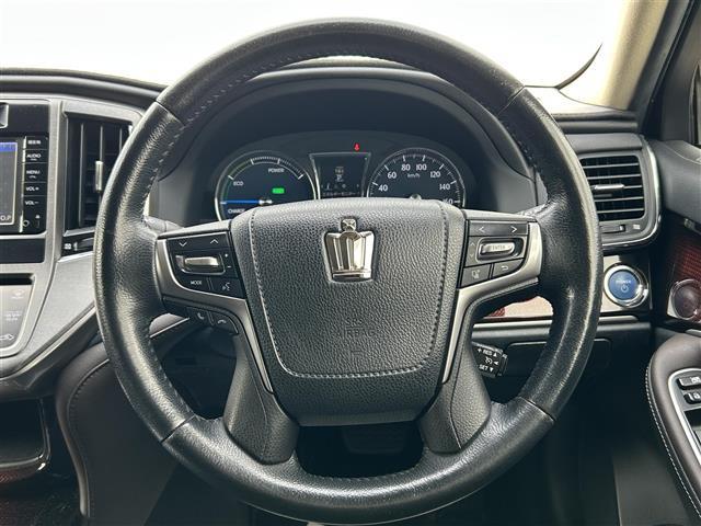 クラウンハイブリッド ロイヤル　Ｆｏｕｒ　４ＷＤ　純正ＳＤナビ　Ｂｌｕｅｔｏｏｔｈ　バックカメラ　クルーズコントロール　オートライト　横滑り防止装置　盗難防止装置　純正１６インチホイール　スマートキー　プッシュスタート　取扱説明書（20枚目）