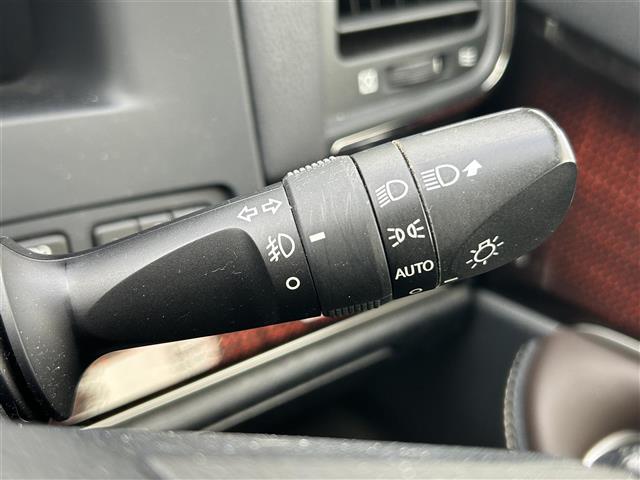 クラウンハイブリッド ロイヤル　Ｆｏｕｒ　４ＷＤ　純正ＳＤナビ　Ｂｌｕｅｔｏｏｔｈ　バックカメラ　クルーズコントロール　オートライト　横滑り防止装置　盗難防止装置　純正１６インチホイール　スマートキー　プッシュスタート　取扱説明書（24枚目）