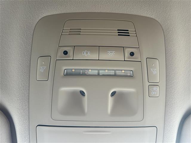 クラウンハイブリッド ロイヤル　Ｆｏｕｒ　４ＷＤ　純正ＳＤナビ　Ｂｌｕｅｔｏｏｔｈ　バックカメラ　クルーズコントロール　オートライト　横滑り防止装置　盗難防止装置　純正１６インチホイール　スマートキー　プッシュスタート　取扱説明書（30枚目）