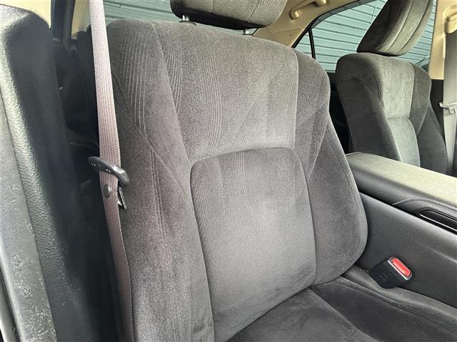 クラウンハイブリッド ロイヤル　Ｆｏｕｒ　４ＷＤ　純正ＳＤナビ　Ｂｌｕｅｔｏｏｔｈ　バックカメラ　クルーズコントロール　オートライト　横滑り防止装置　盗難防止装置　純正１６インチホイール　スマートキー　プッシュスタート　取扱説明書（35枚目）