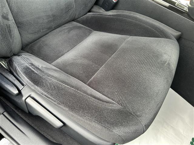 クラウンハイブリッド ロイヤル　Ｆｏｕｒ　４ＷＤ　純正ＳＤナビ　Ｂｌｕｅｔｏｏｔｈ　バックカメラ　クルーズコントロール　オートライト　横滑り防止装置　盗難防止装置　純正１６インチホイール　スマートキー　プッシュスタート　取扱説明書（36枚目）