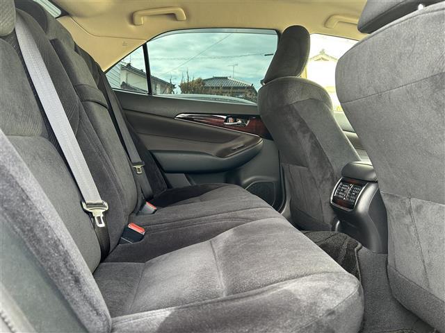 クラウンハイブリッド ロイヤル　Ｆｏｕｒ　４ＷＤ　純正ＳＤナビ　Ｂｌｕｅｔｏｏｔｈ　バックカメラ　クルーズコントロール　オートライト　横滑り防止装置　盗難防止装置　純正１６インチホイール　スマートキー　プッシュスタート　取扱説明書（38枚目）