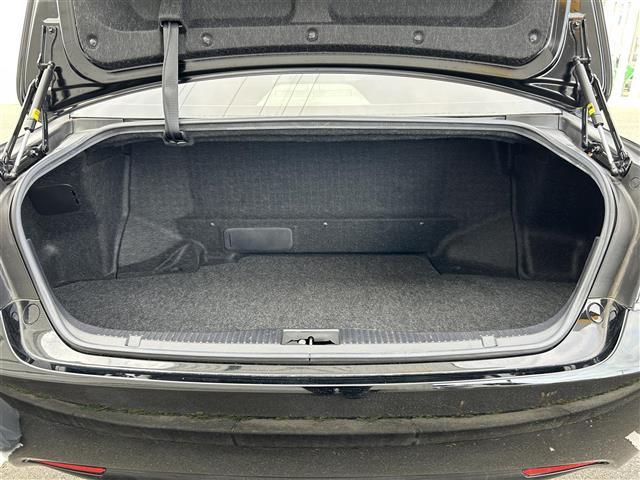 クラウンハイブリッド ロイヤル　Ｆｏｕｒ　４ＷＤ　純正ＳＤナビ　Ｂｌｕｅｔｏｏｔｈ　バックカメラ　クルーズコントロール　オートライト　横滑り防止装置　盗難防止装置　純正１６インチホイール　スマートキー　プッシュスタート　取扱説明書（39枚目）