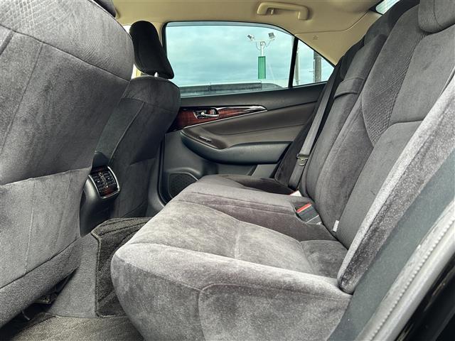 クラウンハイブリッド ロイヤル　Ｆｏｕｒ　４ＷＤ　純正ＳＤナビ　Ｂｌｕｅｔｏｏｔｈ　バックカメラ　クルーズコントロール　オートライト　横滑り防止装置　盗難防止装置　純正１６インチホイール　スマートキー　プッシュスタート　取扱説明書（40枚目）