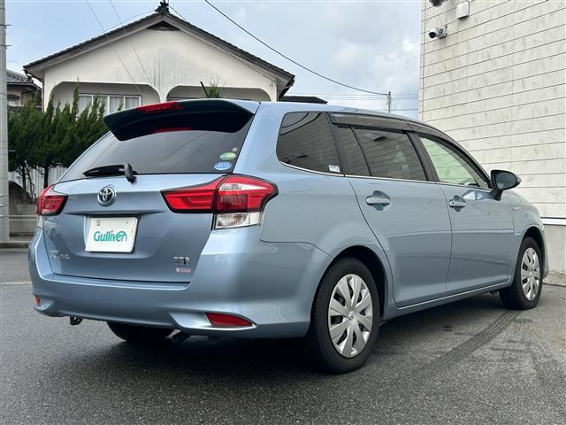 カローラフィールダー ハイブリッドＧ　純正ナビＦＭ／ＡＭ／フルセグ／ＤＩＳＣ　Ｂｌｕｅｔｏｏｔｈ　衝突軽減ブレーキ　逸脱防止装置　横滑り防止装置　プッシュスタート　ＥＶ　Ｍｏｏｄ　ＥＣＯ　Ｍｏｏｄ　純正バイザー　純正マット　スマートキー（5枚目）