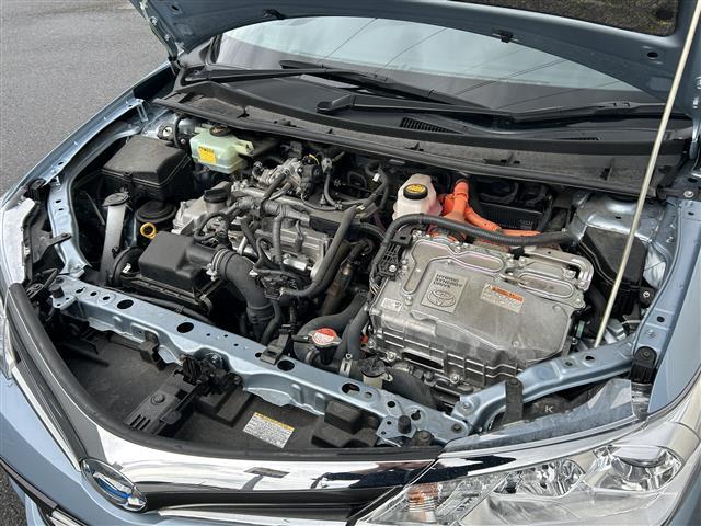 カローラフィールダー ハイブリッドＧ　純正ナビＦＭ／ＡＭ／フルセグ／ＤＩＳＣ　Ｂｌｕｅｔｏｏｔｈ　衝突軽減ブレーキ　逸脱防止装置　横滑り防止装置　プッシュスタート　ＥＶ　Ｍｏｏｄ　ＥＣＯ　Ｍｏｏｄ　純正バイザー　純正マット　スマートキー（8枚目）