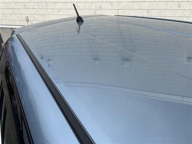 カローラフィールダー ハイブリッドＧ　純正ナビＦＭ／ＡＭ／フルセグ／ＤＩＳＣ　Ｂｌｕｅｔｏｏｔｈ　衝突軽減ブレーキ　逸脱防止装置　横滑り防止装置　プッシュスタート　ＥＶ　Ｍｏｏｄ　ＥＣＯ　Ｍｏｏｄ　純正バイザー　純正マット　スマートキー（13枚目）