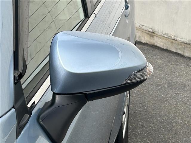 カローラフィールダー ハイブリッドＧ　純正ナビＦＭ／ＡＭ／フルセグ／ＤＩＳＣ　Ｂｌｕｅｔｏｏｔｈ　衝突軽減ブレーキ　逸脱防止装置　横滑り防止装置　プッシュスタート　ＥＶ　Ｍｏｏｄ　ＥＣＯ　Ｍｏｏｄ　純正バイザー　純正マット　スマートキー（14枚目）