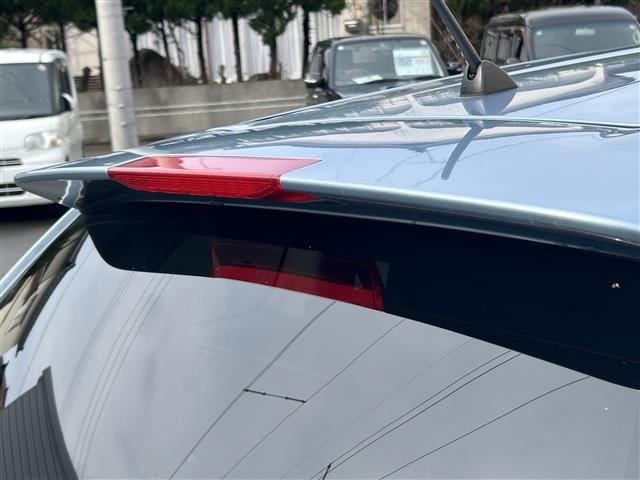 カローラフィールダー ハイブリッドＧ　純正ナビＦＭ／ＡＭ／フルセグ／ＤＩＳＣ　Ｂｌｕｅｔｏｏｔｈ　衝突軽減ブレーキ　逸脱防止装置　横滑り防止装置　プッシュスタート　ＥＶ　Ｍｏｏｄ　ＥＣＯ　Ｍｏｏｄ　純正バイザー　純正マット　スマートキー（15枚目）