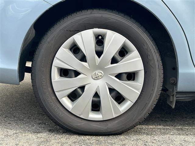 カローラフィールダー ハイブリッドＧ　純正ナビＦＭ／ＡＭ／フルセグ／ＤＩＳＣ　Ｂｌｕｅｔｏｏｔｈ　衝突軽減ブレーキ　逸脱防止装置　横滑り防止装置　プッシュスタート　ＥＶ　Ｍｏｏｄ　ＥＣＯ　Ｍｏｏｄ　純正バイザー　純正マット　スマートキー（16枚目）