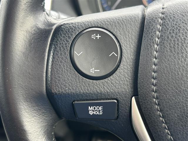 カローラフィールダー ハイブリッドＧ　純正ナビＦＭ／ＡＭ／フルセグ／ＤＩＳＣ　Ｂｌｕｅｔｏｏｔｈ　衝突軽減ブレーキ　逸脱防止装置　横滑り防止装置　プッシュスタート　ＥＶ　Ｍｏｏｄ　ＥＣＯ　Ｍｏｏｄ　純正バイザー　純正マット　スマートキー（19枚目）