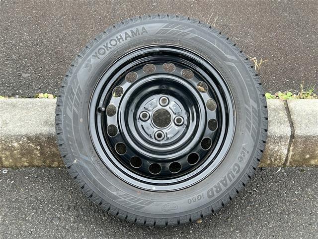 カローラフィールダー ハイブリッドＧ　純正ナビＦＭ／ＡＭ／フルセグ／ＤＩＳＣ　Ｂｌｕｅｔｏｏｔｈ　衝突軽減ブレーキ　逸脱防止装置　横滑り防止装置　プッシュスタート　ＥＶ　Ｍｏｏｄ　ＥＣＯ　Ｍｏｏｄ　純正バイザー　純正マット　スマートキー（25枚目）