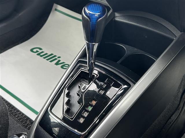 カローラフィールダー ハイブリッドＧ　純正ナビＦＭ／ＡＭ／フルセグ／ＤＩＳＣ　Ｂｌｕｅｔｏｏｔｈ　衝突軽減ブレーキ　逸脱防止装置　横滑り防止装置　プッシュスタート　ＥＶ　Ｍｏｏｄ　ＥＣＯ　Ｍｏｏｄ　純正バイザー　純正マット　スマートキー（28枚目）