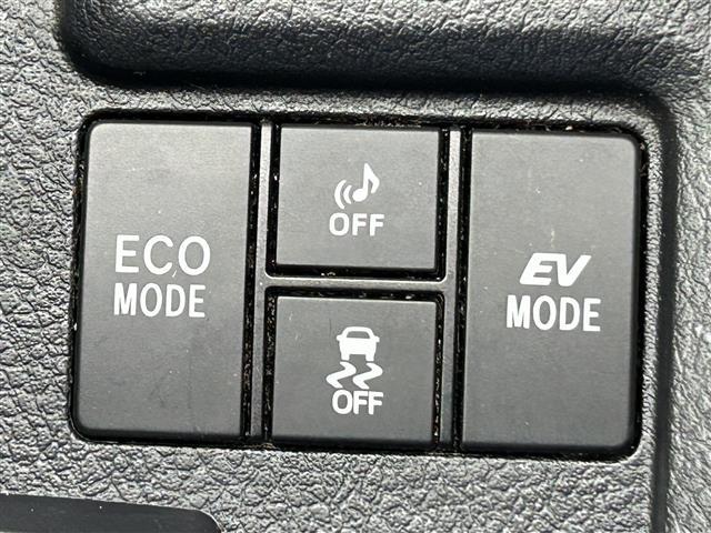 カローラフィールダー ハイブリッドＧ　純正ナビＦＭ／ＡＭ／フルセグ／ＤＩＳＣ　Ｂｌｕｅｔｏｏｔｈ　衝突軽減ブレーキ　逸脱防止装置　横滑り防止装置　プッシュスタート　ＥＶ　Ｍｏｏｄ　ＥＣＯ　Ｍｏｏｄ　純正バイザー　純正マット　スマートキー（29枚目）